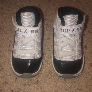 Jordan retro 11s.